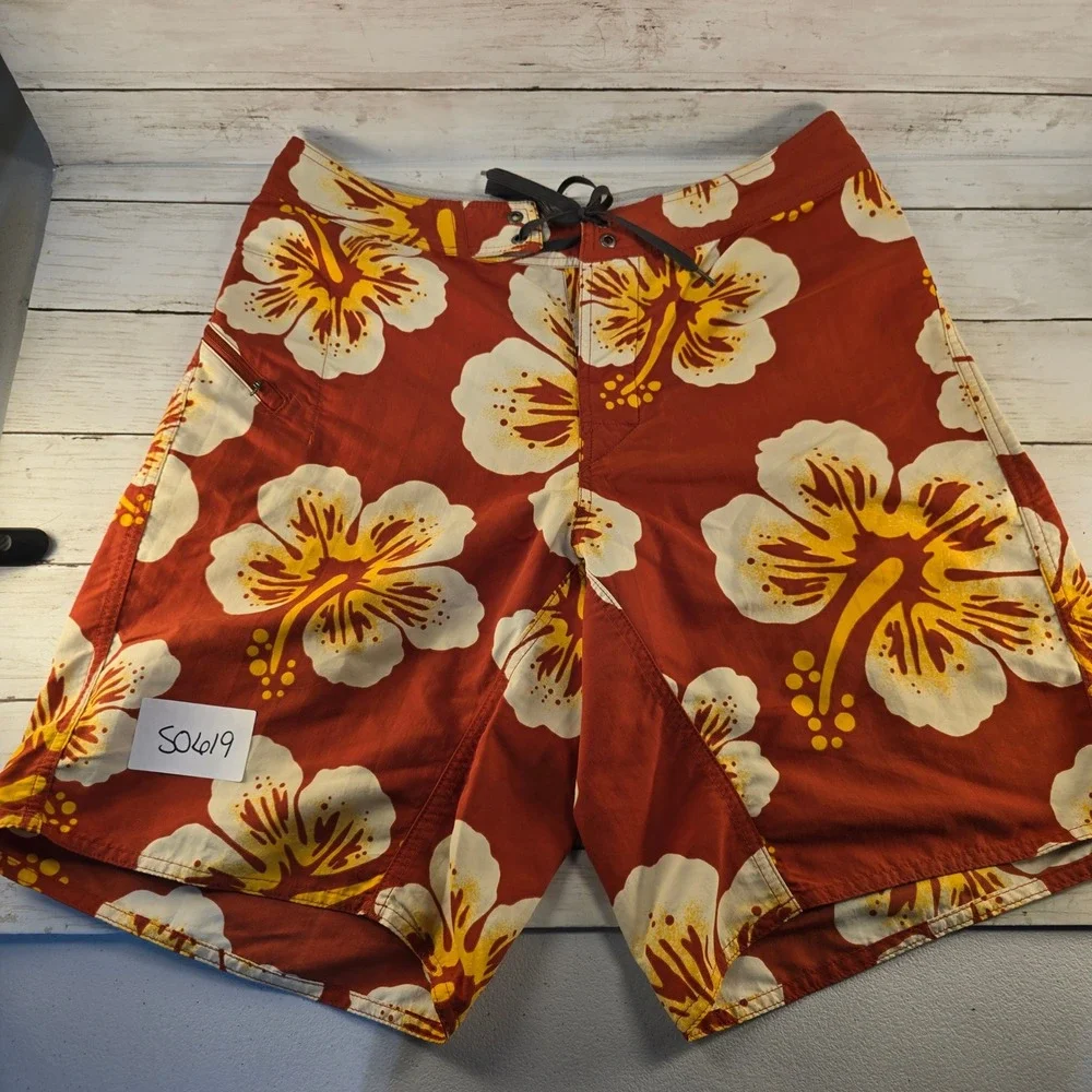 Patagonia Mens 32 Board Shorts Hibiscus Floral Orange Yellow Swim Trunks S0619